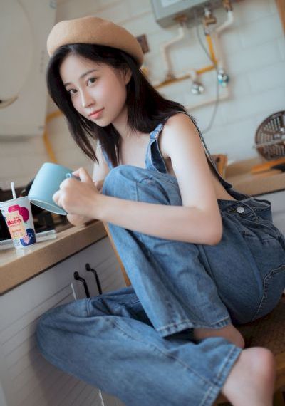 女人脱了内裤趴开腿让男躁动态图_免费观看