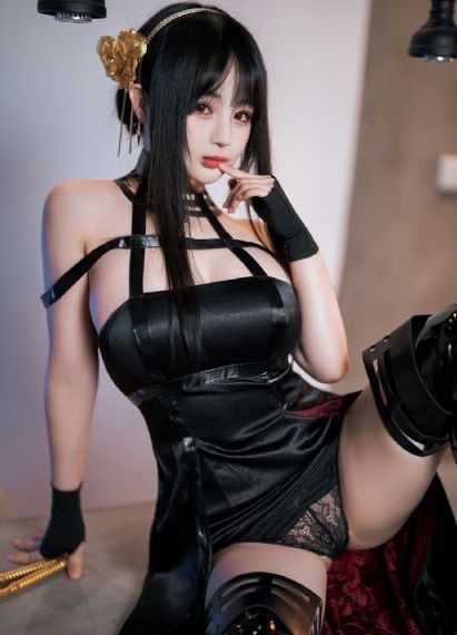 提防老千_十万网红美女美酱